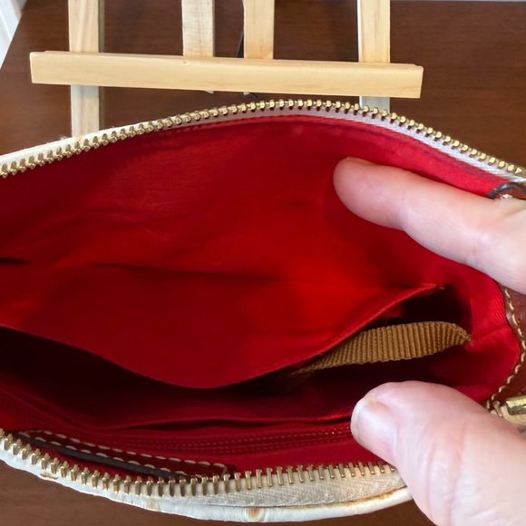 Dooney & Bourke Cream Crossbody Bag with Coin Purse - Picture 4 of 10